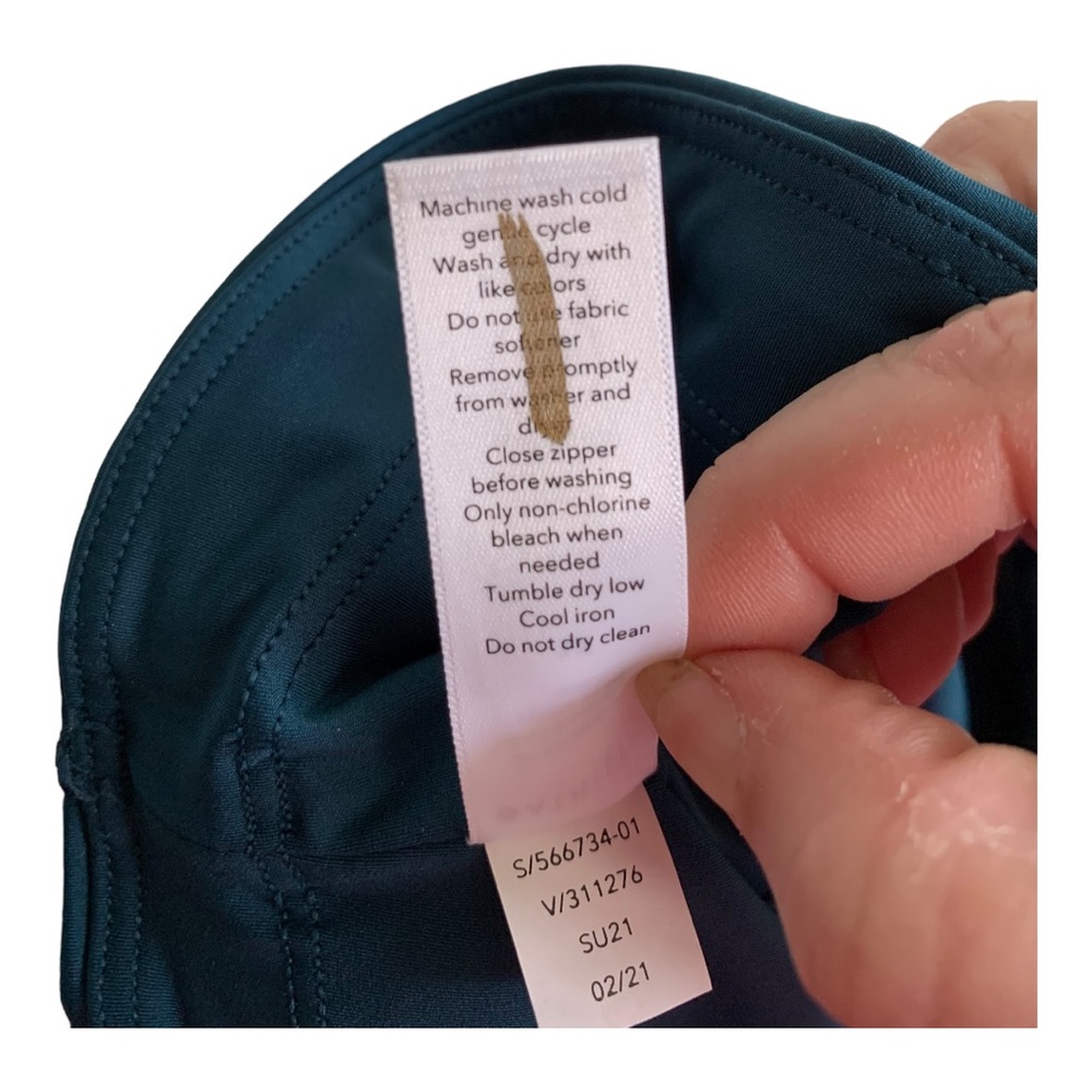 NWT🔥Athleta Crop 3X! Super Soft And Comfy! - Picture 3 of 8